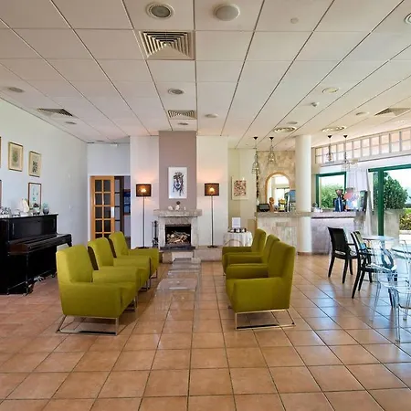 Natura And Hotel