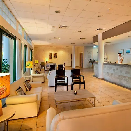 Отель Natura And Полис