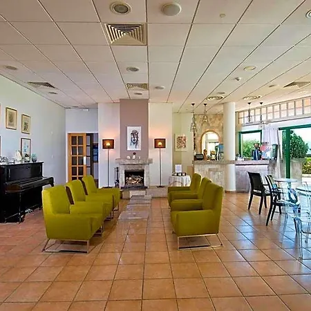 Natura And Hotel