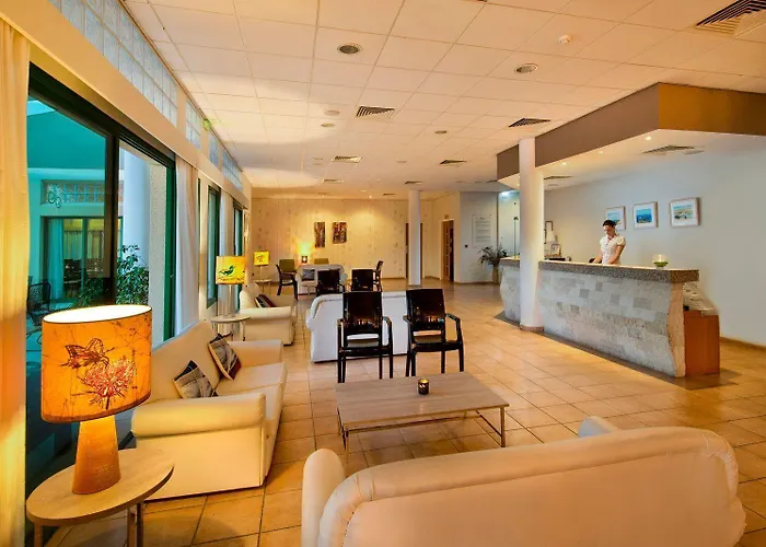 Hotel Natura And Polis